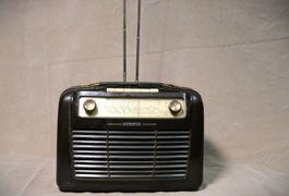 Tragbares Röhrenradio Schaub Camping II
