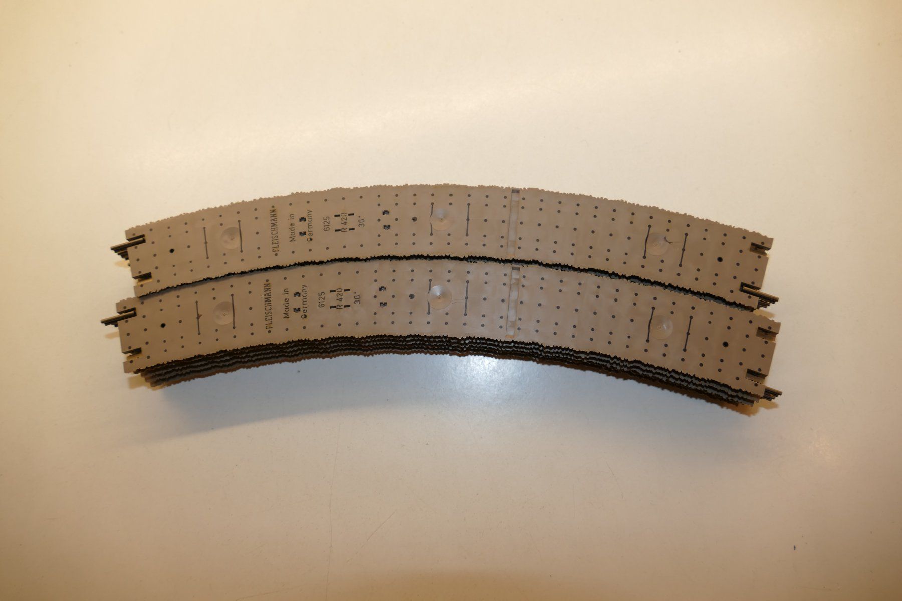Fleischmann Modelleisenbahnen: Fleischmann H0: 10xgebogenes Gleis Nr. 6125 – Gebraucht aus Niederhasli von rail-duerst 1