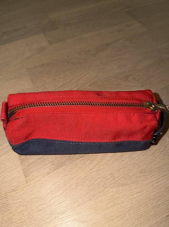 Astucci : Herschel Etui  Navy Blau & Rot – Usato da Hinwil venduto da zu_zuli 1