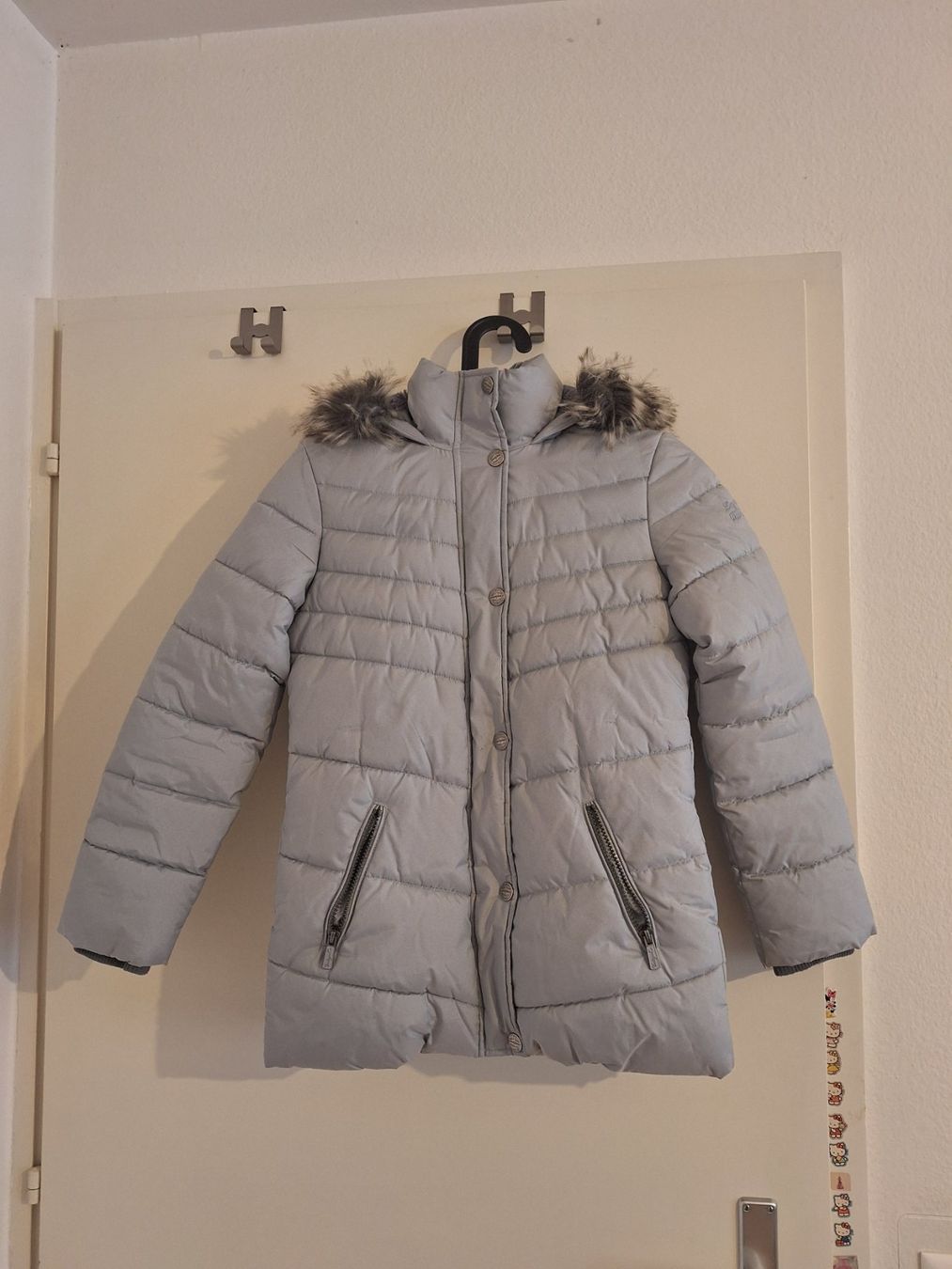C&A Giacche & Cappotti: Warmer Winterjacke mit Kapuze Grösse 146 – Usato da Worb venduto da nfsolutions