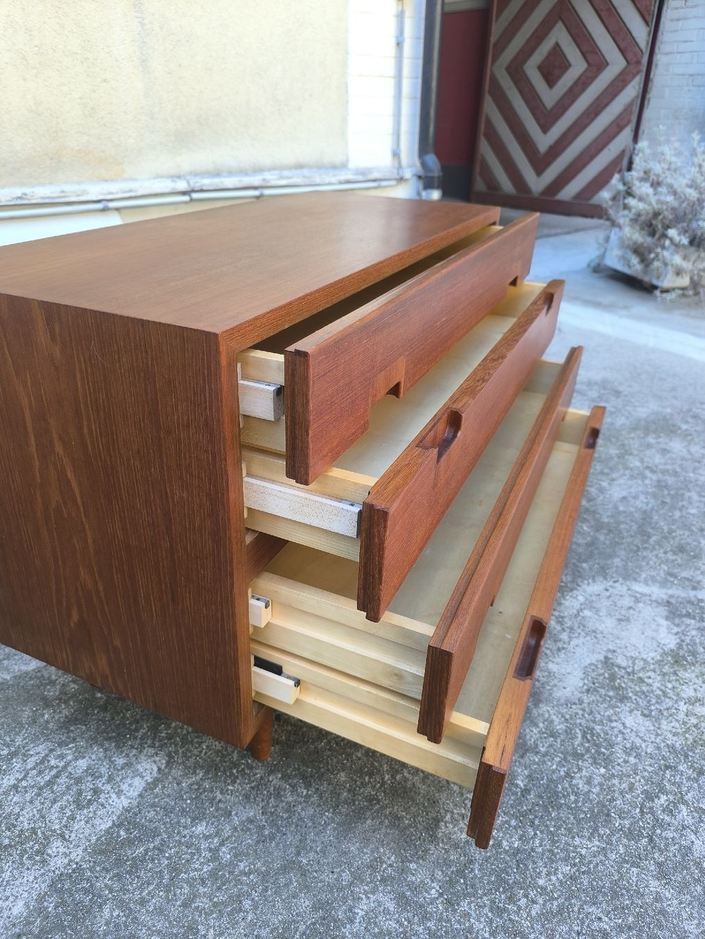 Kommoden: Kommode Swiss Form in Teak  – Gebraucht aus Basel von Patts_Lampenfieber 5