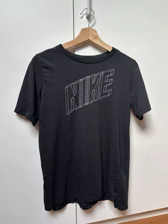 Nike Sport T-Shirt, Grösse S (170cm)