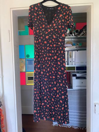 Mango Kleid Rosen Blumen sw rot VM Schlitz Gr. XS 36