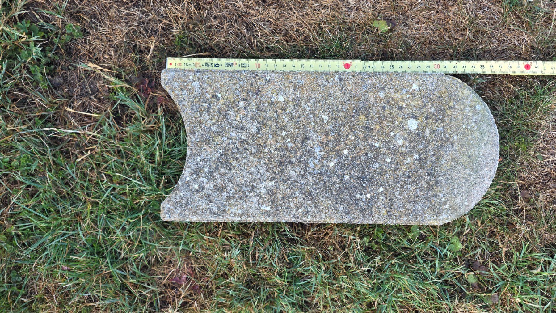 Steine & Dachziegeln: Ca 40 Stk Pflasterstein grau ca 379x160x45mm abgerundet – Gebraucht aus Schongau von 9362markus 1