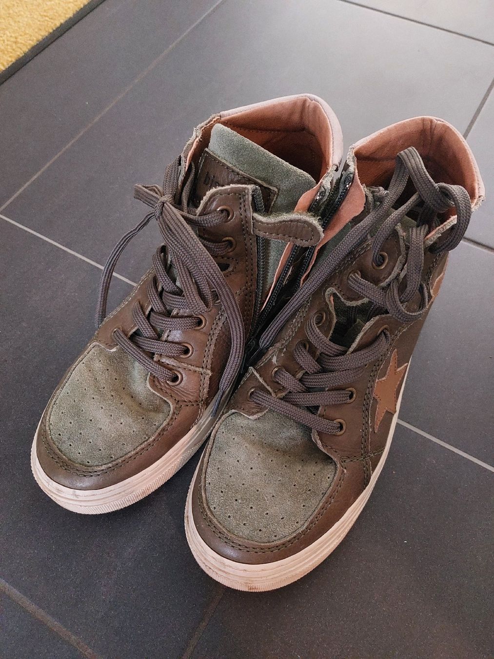 Scarpe per ragazzi: Bisgaard Sneaker/Schuhe olivegrün Grösse 38 – Nuovo (secondo la descrizione) da Tägerig venduto da Lunalia8