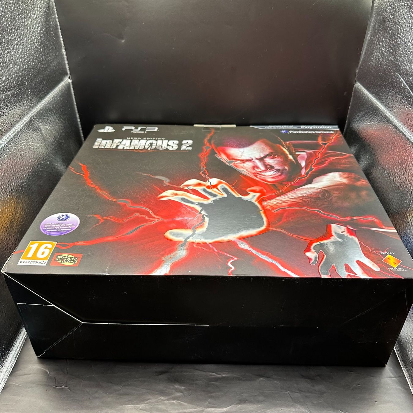 Sony Giochi: Playstation 3 Infamous 2 Hero Edition Sealed – Nuovo e nell'imballaggio originale da Düdingen venduto da Nerdworld 5