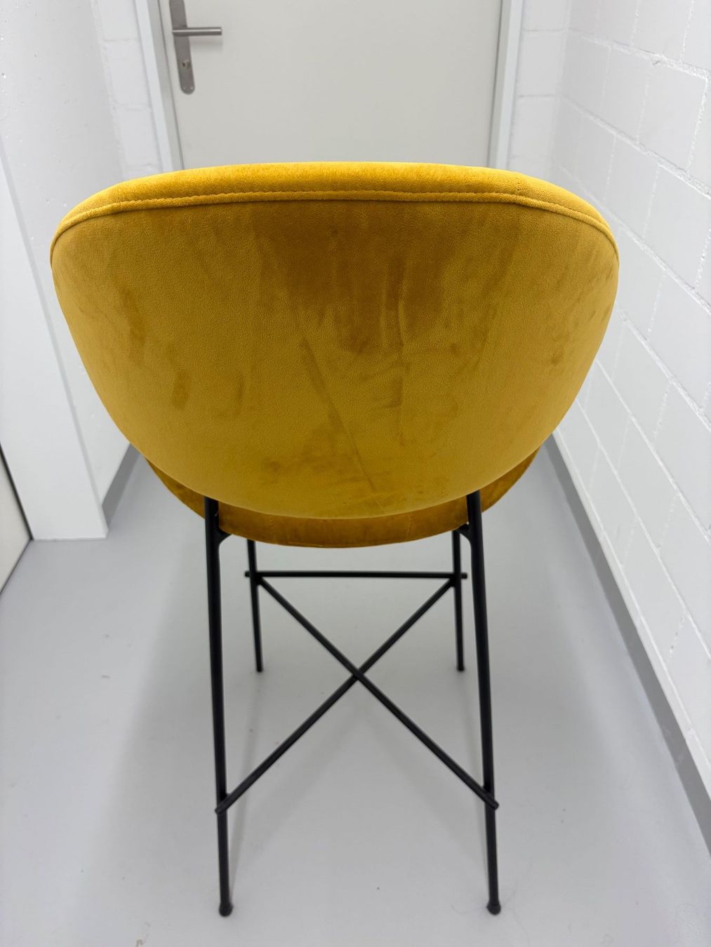 Hocker: Cheri Bar Velours High stool From Iker – Gebraucht aus Allenwinden von jef_9w6z 2