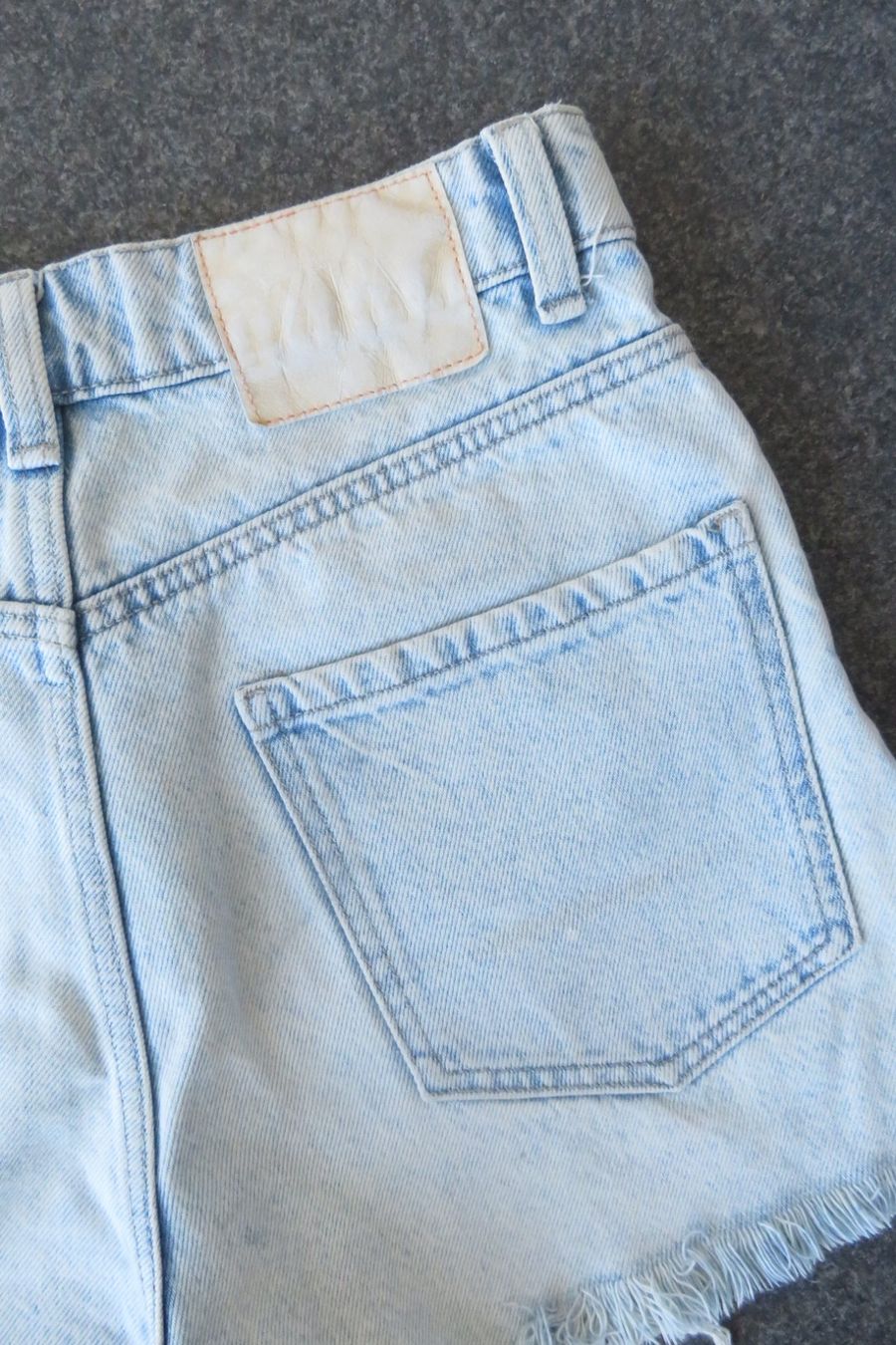 Zara Hosen: ZARA Jeansshorts  Grösse 36 – Gebraucht aus Wil ZH von Tamagy 1