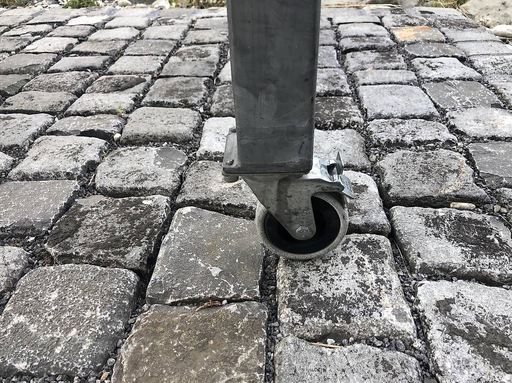 Tables: Gartentisch mit Eichenholzplatte – D'occasion à Altstätten SG par fam_7skz 2