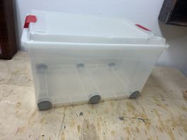Aufbewahrungsbox auf Rädern 