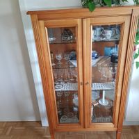 Vitrine mit Glastablaren