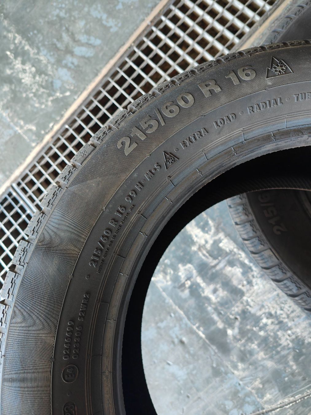 Continental Pneumatici & Ruote complete: 215/60 R16 Winterreifen – Usato da Oberengstringen venduto da Reifen-Lagerverkauf 1