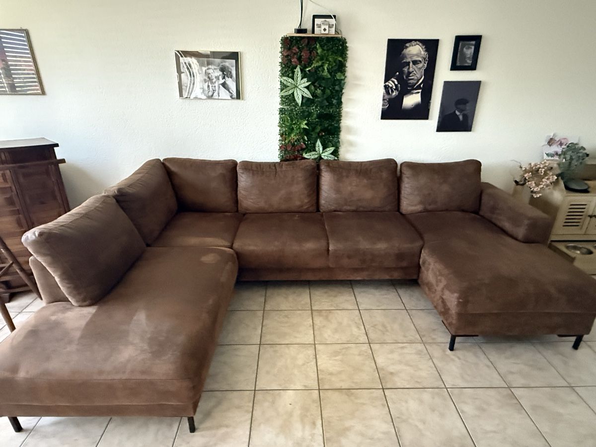 Divani: Grosses braunes Ecksofa mit Ottomane, super Zustand! – Nuovo (secondo la descrizione) da Brunnen venduto da StutzcareTherapiezen 1