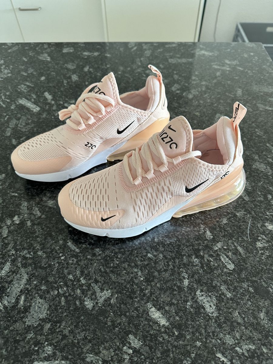 Nike Scarpe da donna: Nike Air Max 270 Grösse 40 neu – Nuovo (secondo la descrizione) da Meikirch venduto da sjo1990
