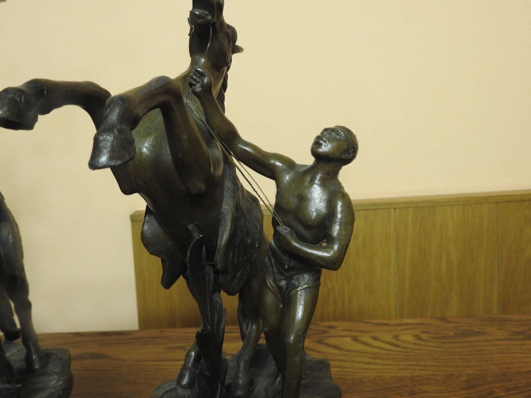 Sculture & Statue: 2 MAJESTUEUSES SCENES HIPPIQUES – Usato da L'Auberson venduto da VR4Z1990A 3