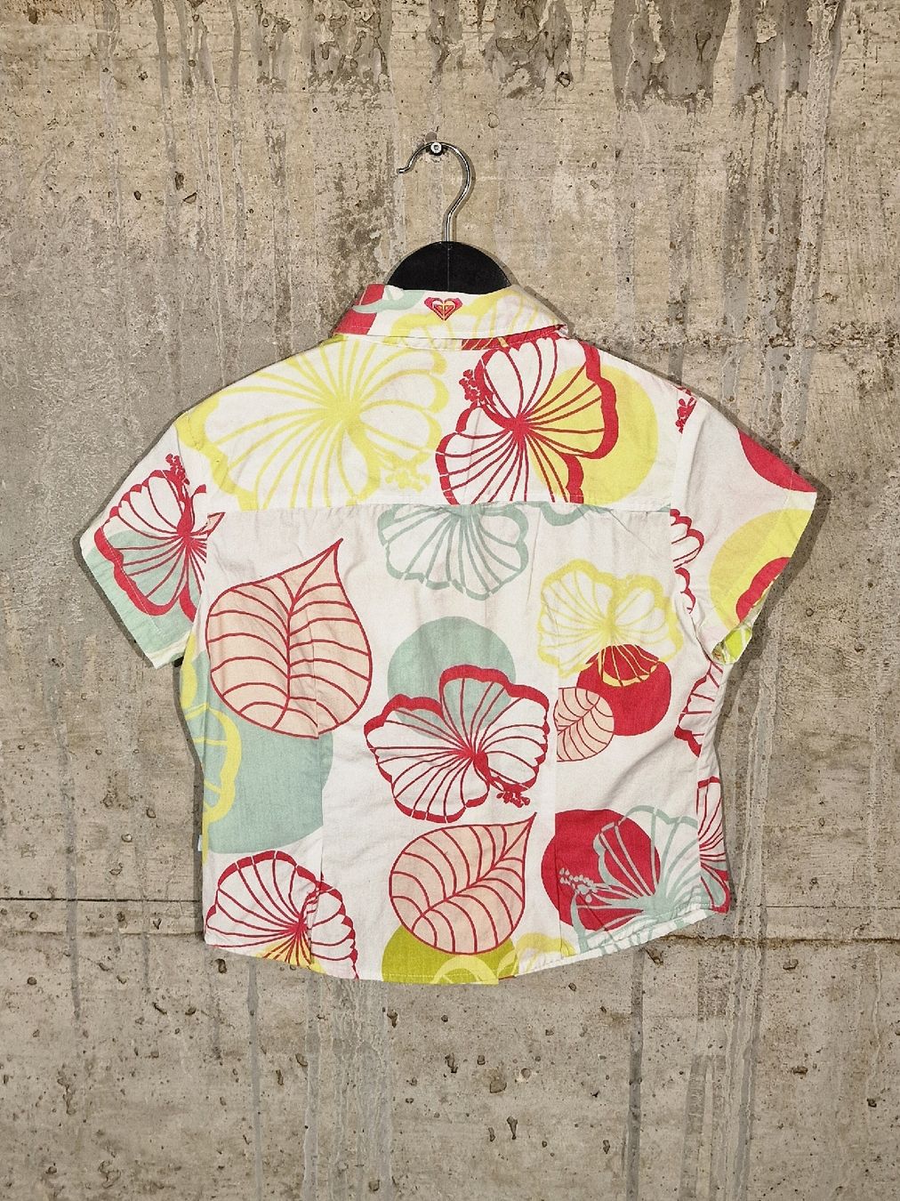 Quiksilver Camicette: Quiksilver Hemd kurzarm Grösse S Blumenmuster weiss – Usato da Affeltrangen venduto da Szafaoli 2