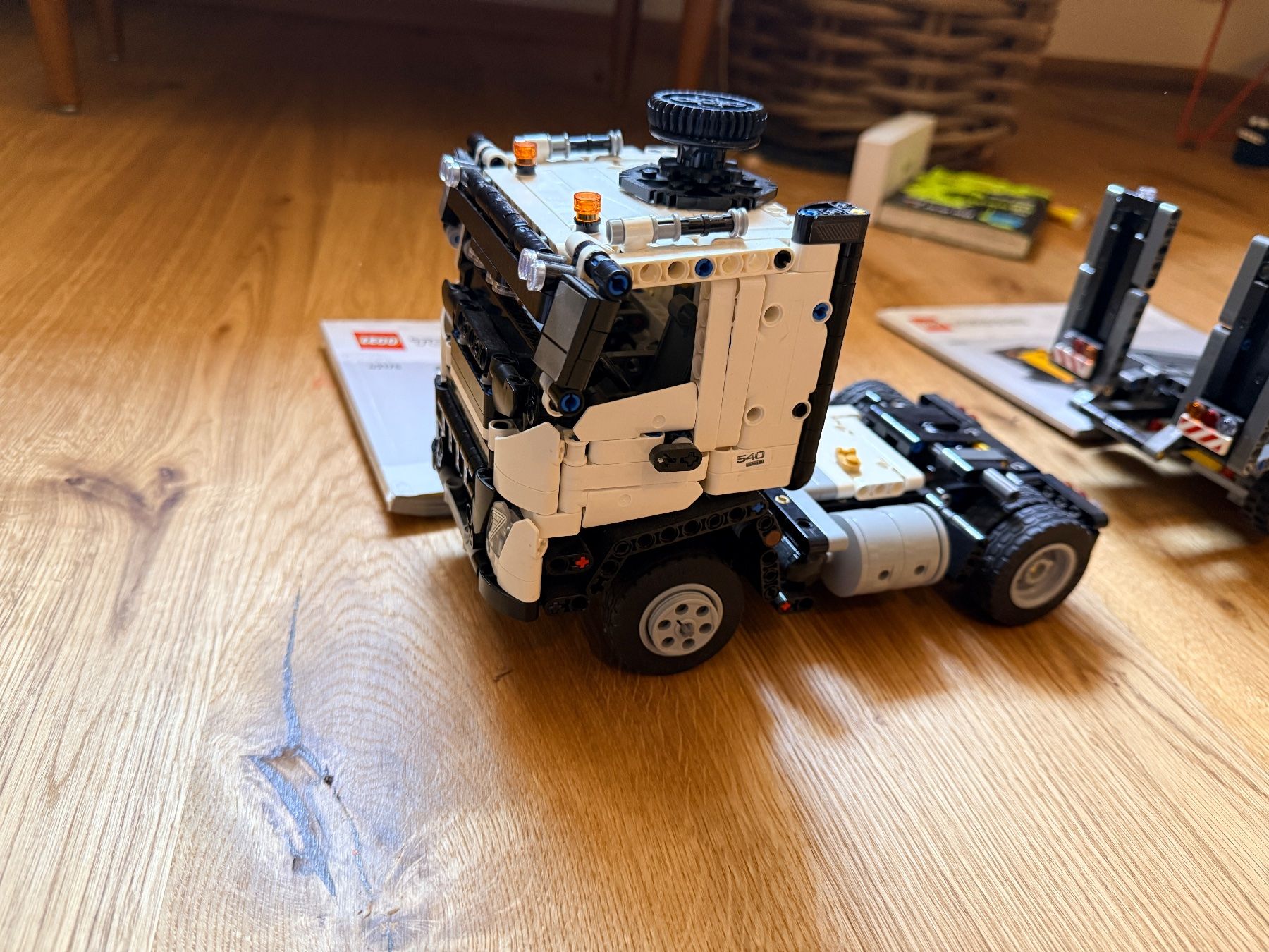 Lego Spielzeuge: Lego Technics Laster 42175 (unvollständig) – Gebraucht aus Aarau von Wertstueck 1