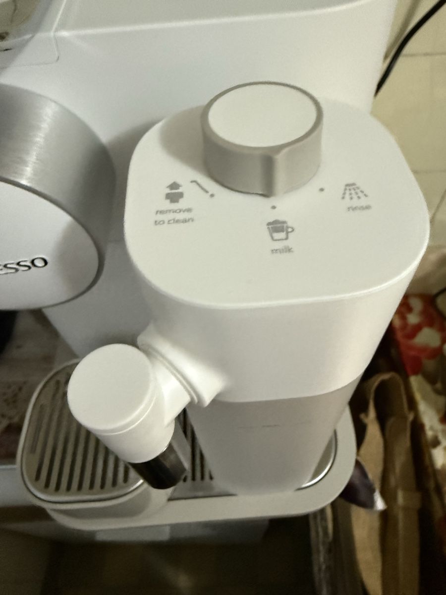 Nespresso Macchine per caffè & Macchine per espresso: Nespresso Lattissima mit Kaffekapsel – Nuovo (secondo la descrizione) da Zürich venduto da Dalia.ababssa 4