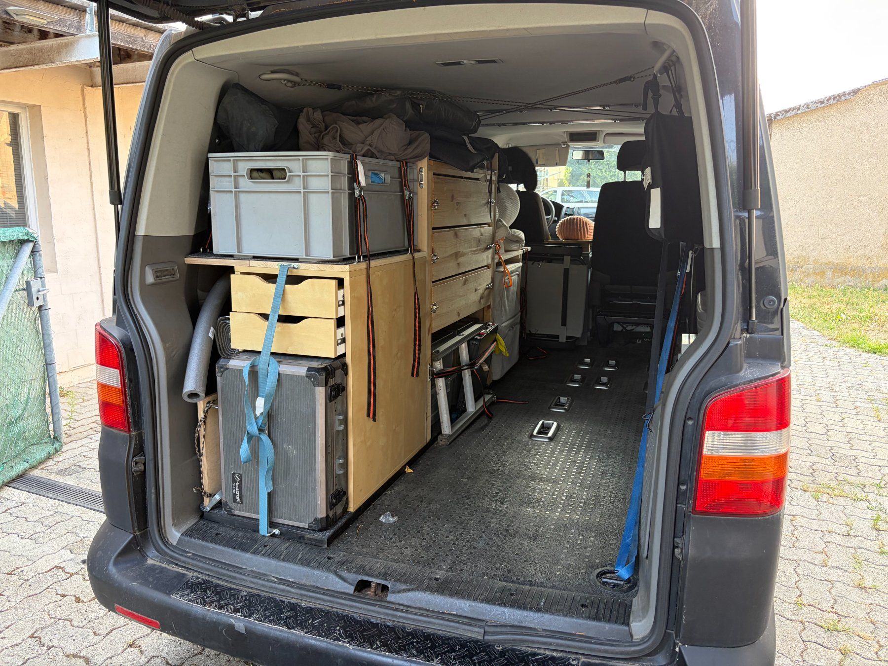 VW Veicoli da campeggio: VW T5 - Transporter 4 Motion – Usato da Dotzigen venduto da Pasci04 7