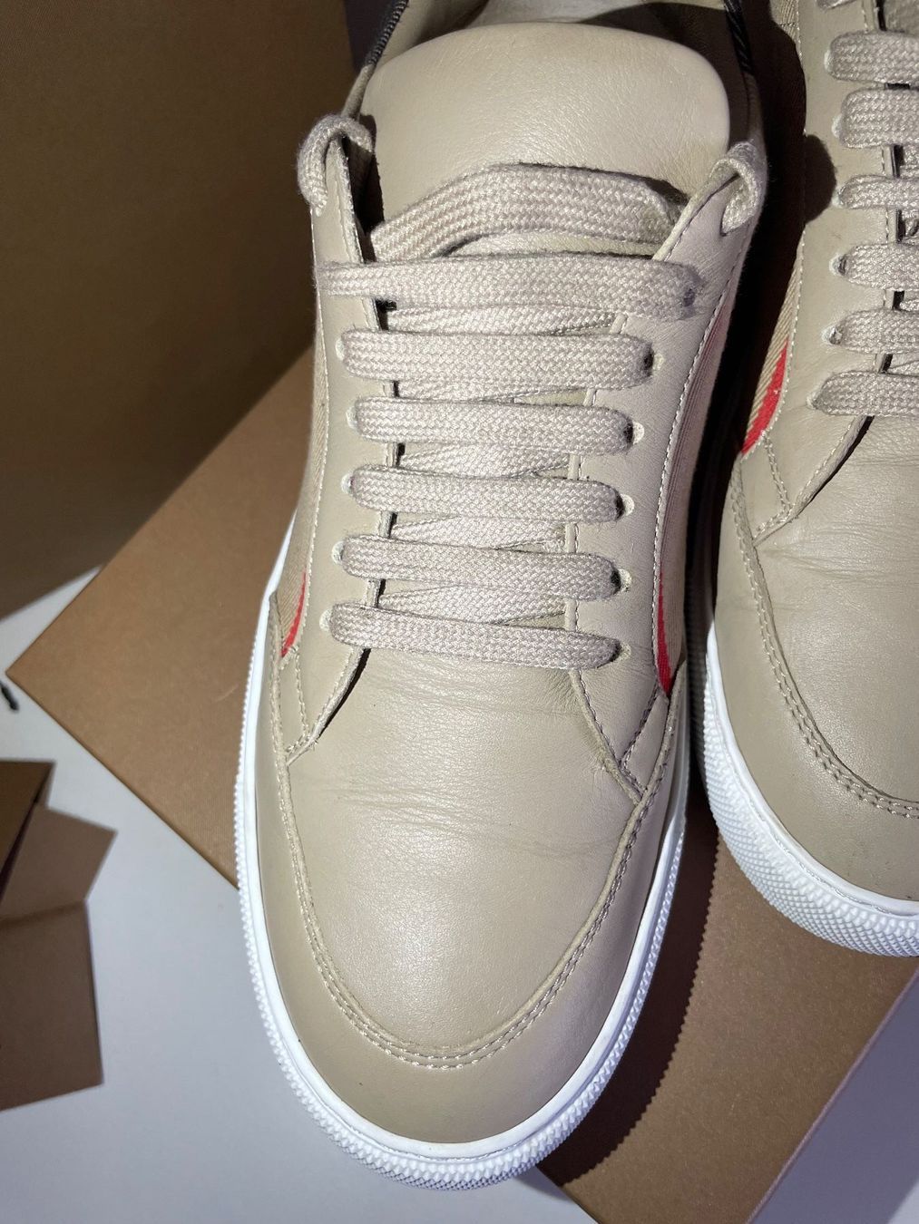 Burberry Scarpe da uomo: Burberry leather sneakers size: 39-40.Perfect condition – Usato da Wollerau venduto da Vinagoni 3