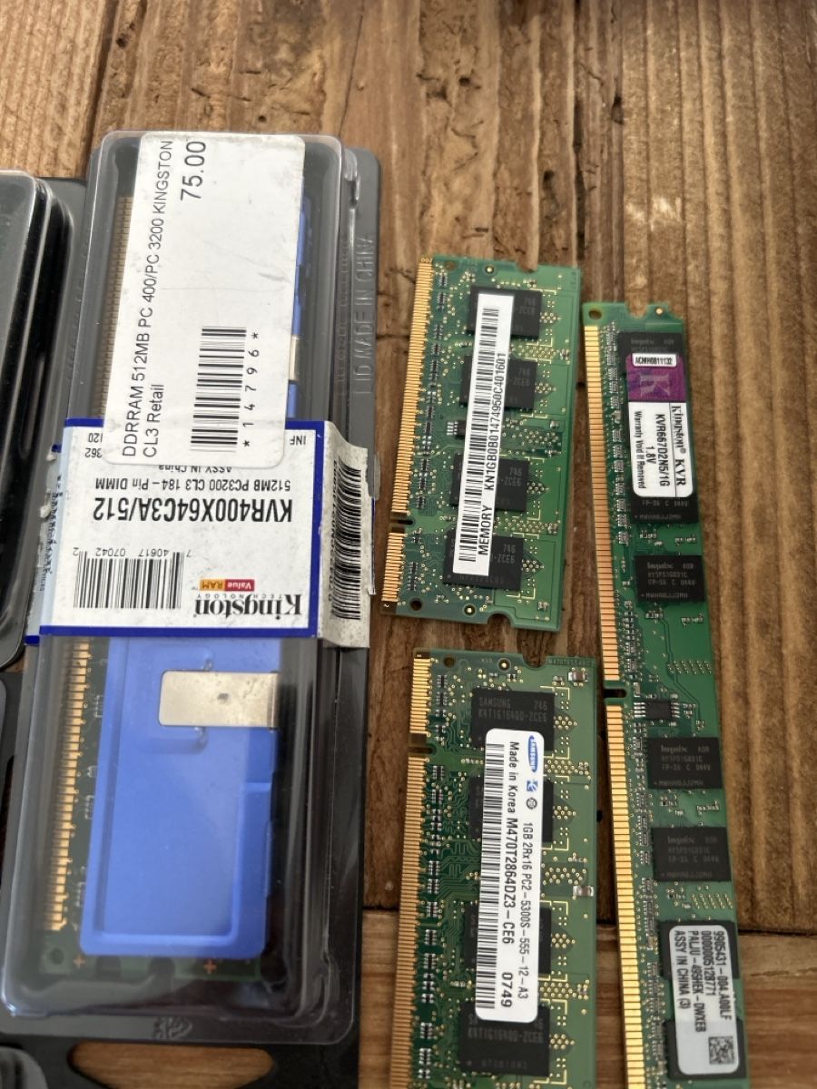 Componenti elettronici: Div. Ram ungetestet – Usato da Neftenbach venduto da zur_z6vt 2