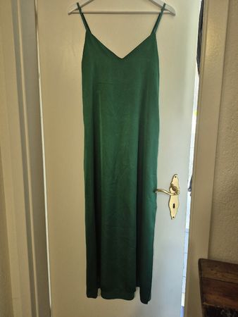Edles, smaragdgrünes Sommerkleid mit Schlitz, Grösse M/L