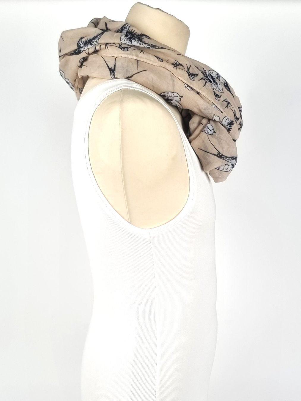 Foulards & écharpes: Schlauchschal mit Vogelsujet – D'occasion à Urtenen-Schönbühl par Restwert_Schoenbuehl 3