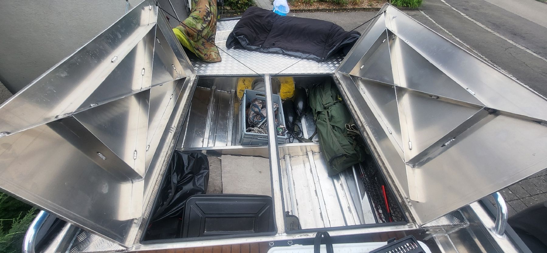 Bateaux: Fischerboot inkl. Motor, Bugmotor, Trailer, Batterien – D'occasion à Bern par Robru14 4