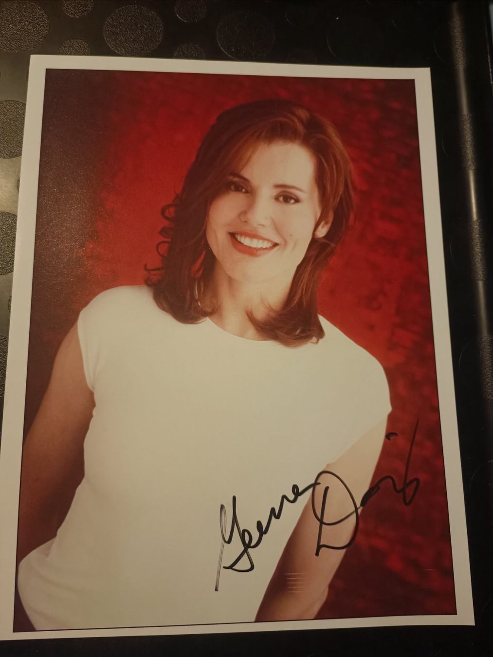 Autografi: Gena Davis - handsigniert - 20x30cm – Usato da Menziken venduto da Artographs