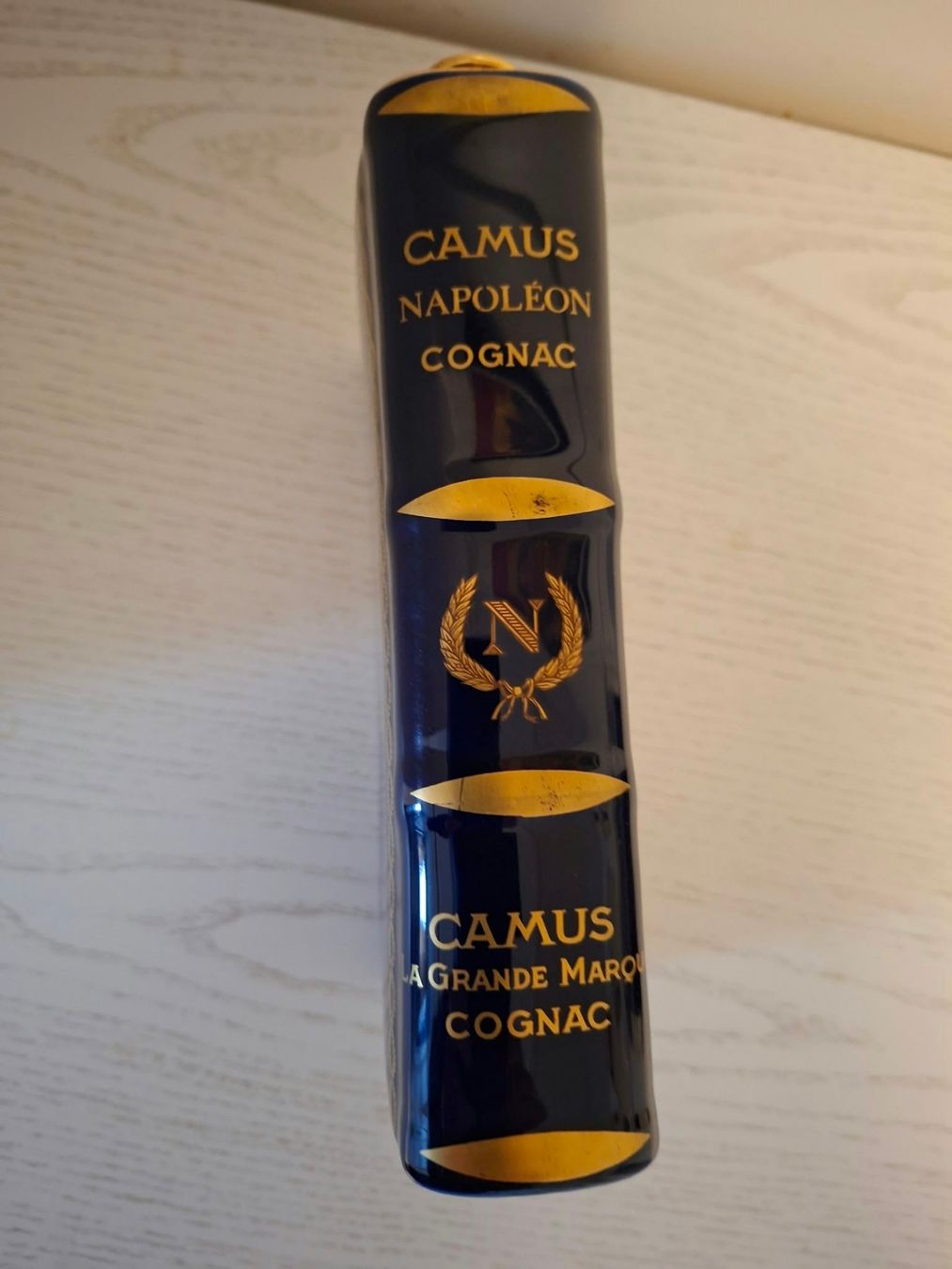 Altro in Stoviglie & Bicchieri: Cognac Flasche Camus Napoleon – Usato da Schindellegi venduto da Etzelkulm 1
