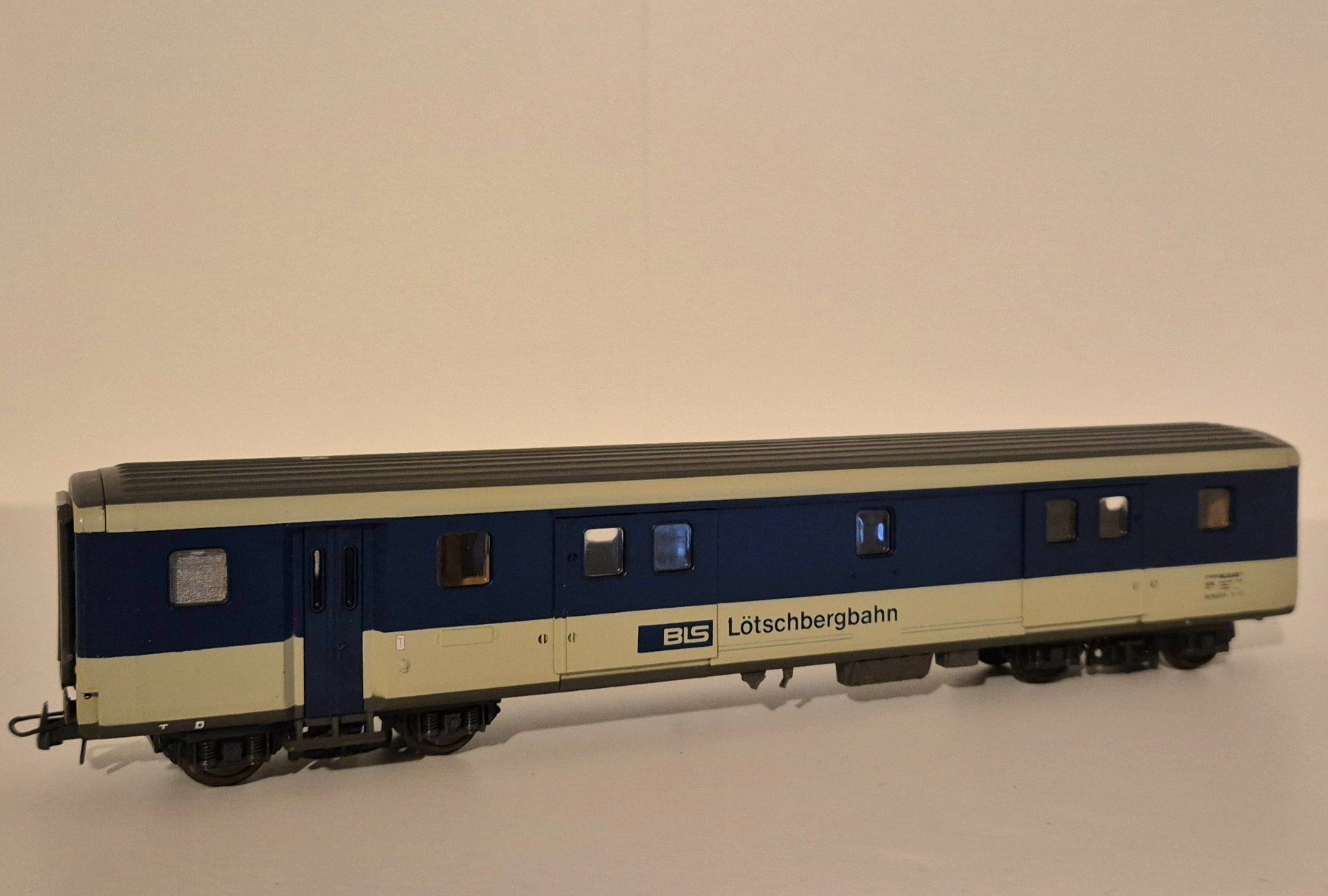 Roco Modellini di ferrovie: Roco BLS EW II Gepäckwagen – Usato da Wittenwil venduto da ced_q8j7 5