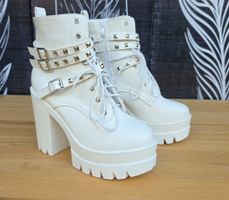Plateau Stiefeletten weiss mit Nieten neuwertiger Zustand