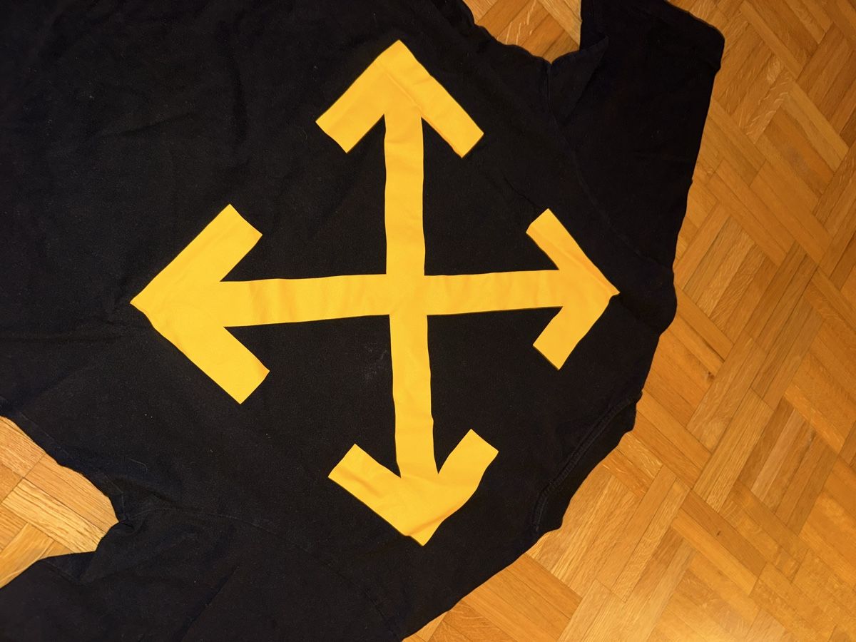 Off-White T-shirts: T-shirt Off-White  – D'occasion à Genève par pre_9tyc