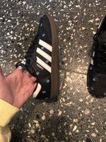Adidas Samba mit Blumen-Stickerei, Grösse 38, Frühlings-Schu