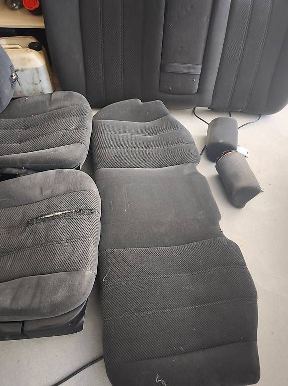 Tutti pezzi di ricambio auto: BMW E34 Limousine Innenausstattung.  – Usato da Zihlschlacht venduto da rad_vvm9 1