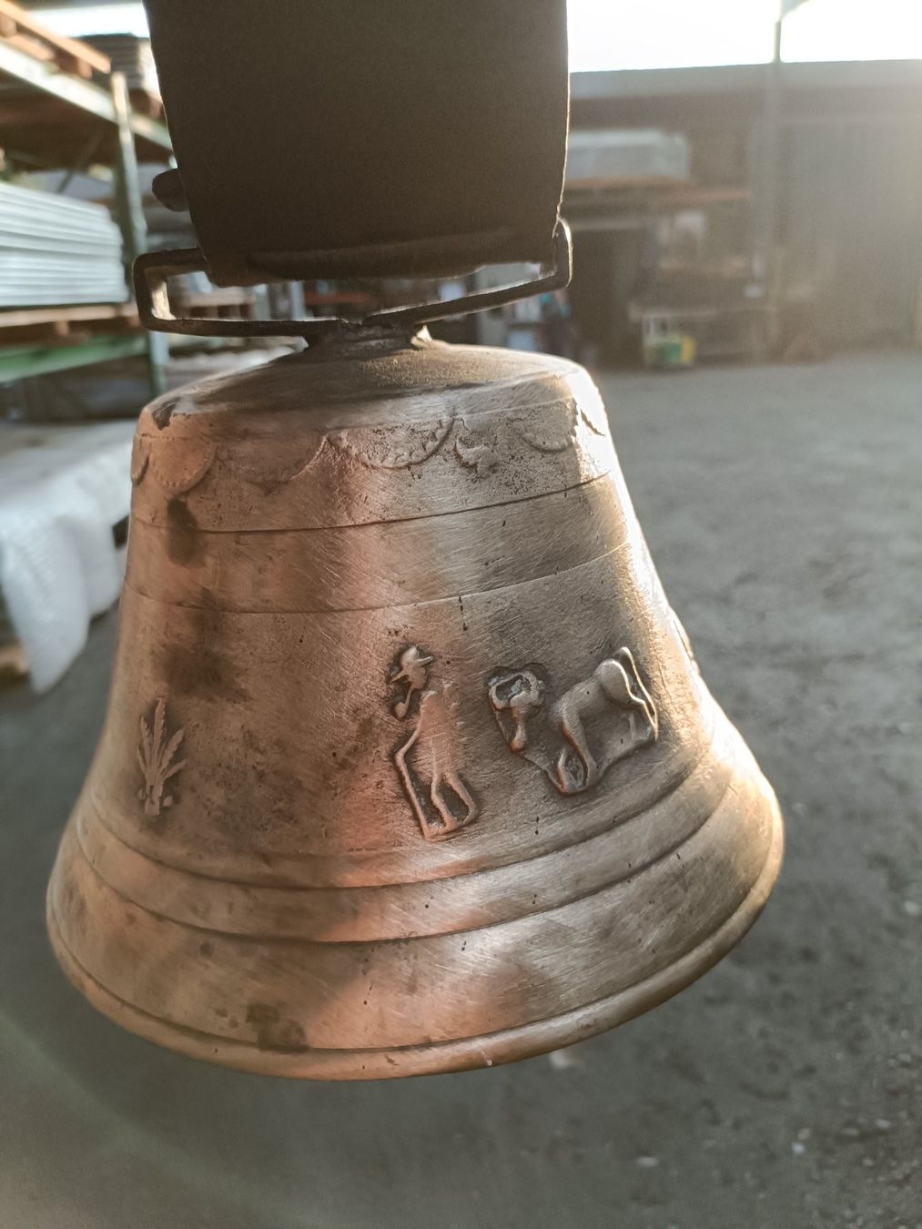 Campanacci mucche: Antike Glocke mit Seltenheitswert. – Usato da Däniken SO venduto da sgoldvreni 4