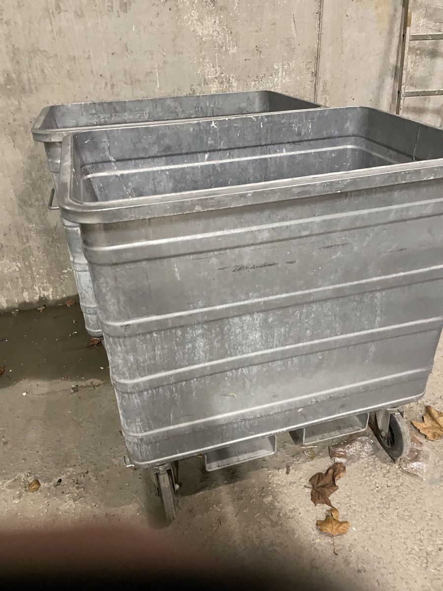 Altro per Ufficio & Commercio: Abfallcontainer Müllcontainer Container 800 L Stapelschlaufe – Usato da Neuenhof venduto da Tvr2 2