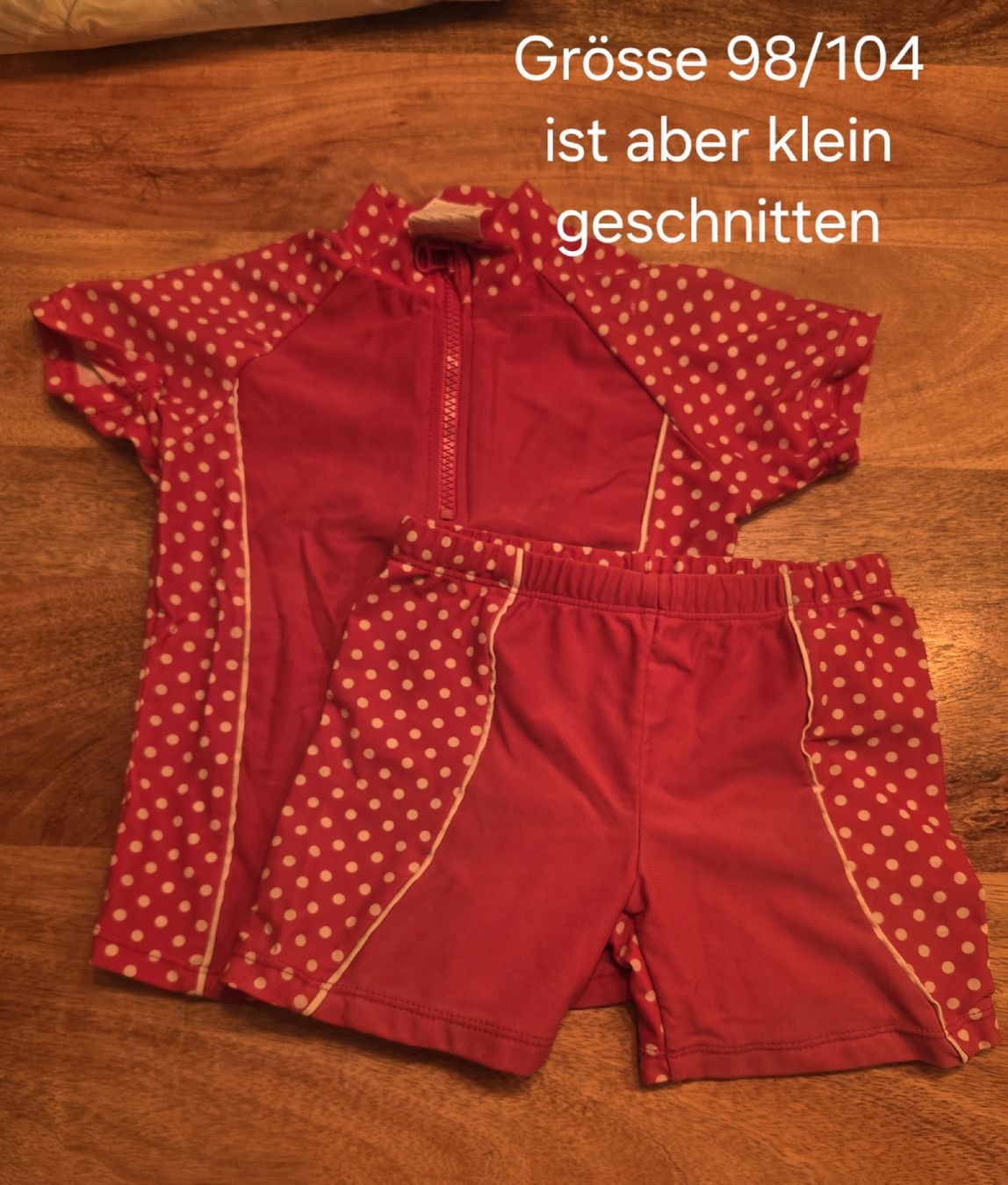 Badekleider & Bikinis: UV Badekleidung 98/104 – Gebraucht aus Sursee von Charly-Sarah