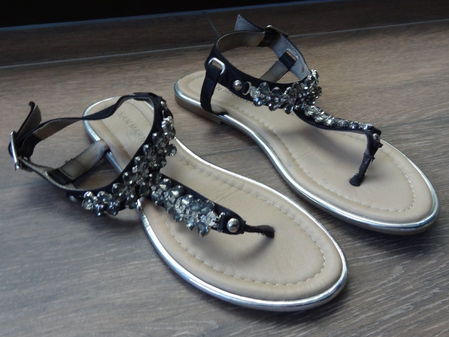Scarpe da donna: Sandales plates San Marina taille 39 – Usato da Satigny venduto da salvatore73