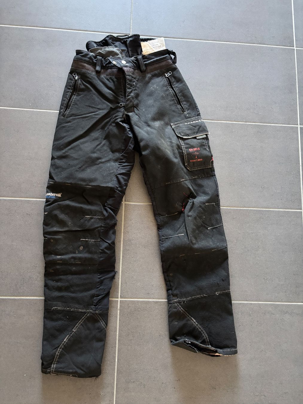 Pfanner Pantaloni: Pfanner Schnitschutzhosen Grösse S – Usato da Holziken venduto da scedi21