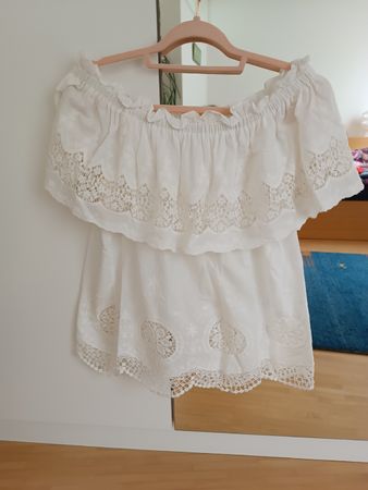 Bluse mit Carmenausschnitt