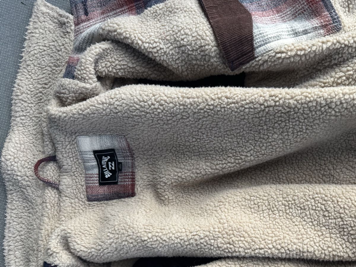 Billabong Vestes: Billabong Jacke kariert mit Teddyfutter gebraucht – D'occasion à Oberhofen Thun'see par Poleeto 2