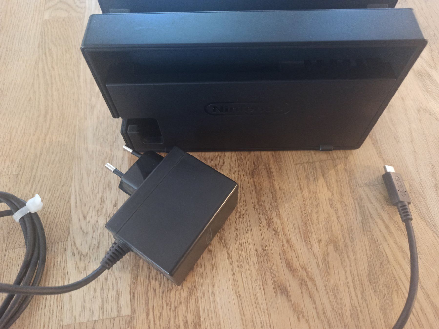 Docking station: Original Nintendo Switch TV-Dockingstation mit Netzteil NSW – Usato da Oberweningen venduto da mar_87mx 5