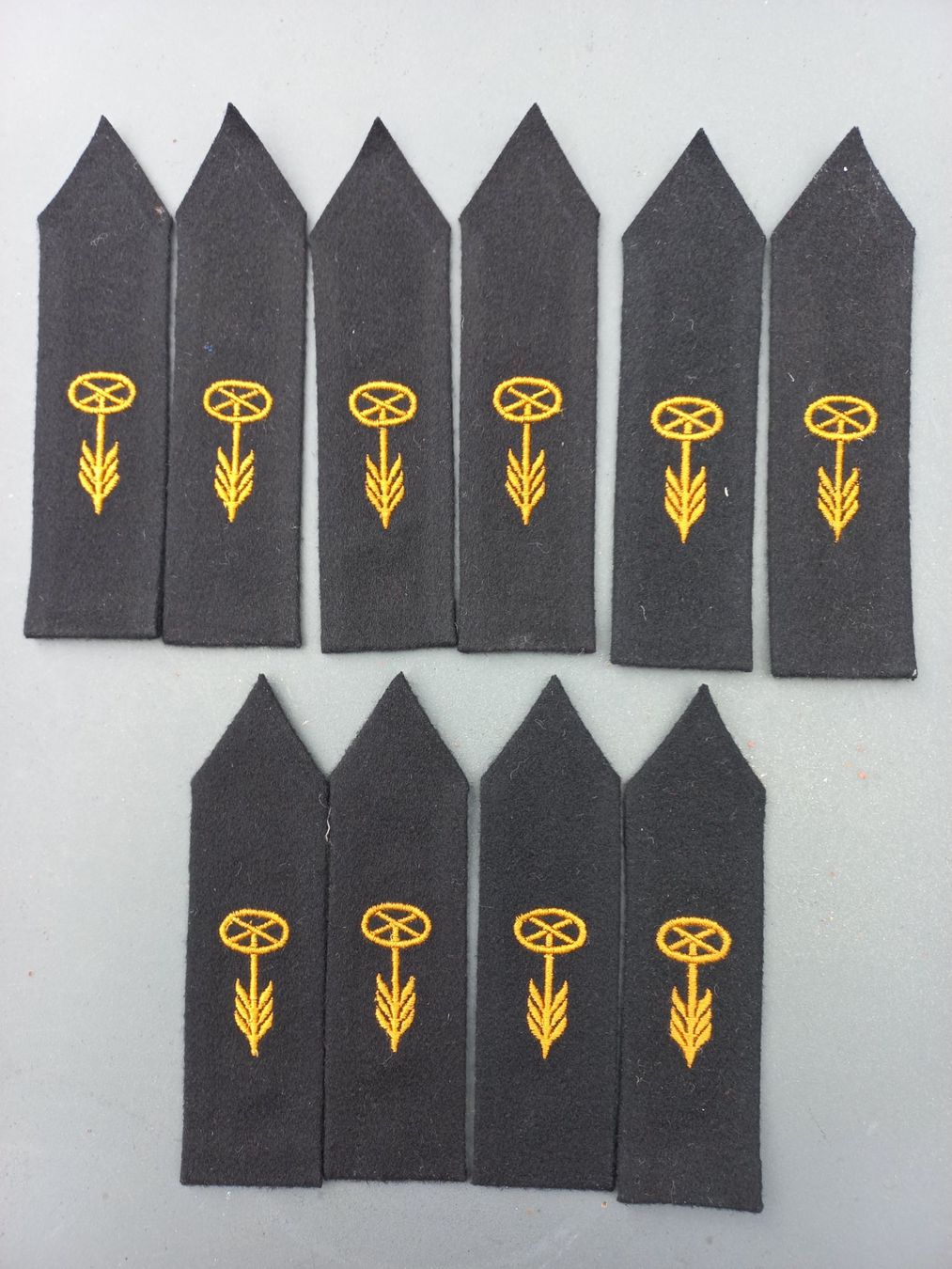 Schweizer Armee Uniformen: 10 Ärmelpatten, Motorfahrer, schwarz – Gebraucht aus Horw von Bellevue10