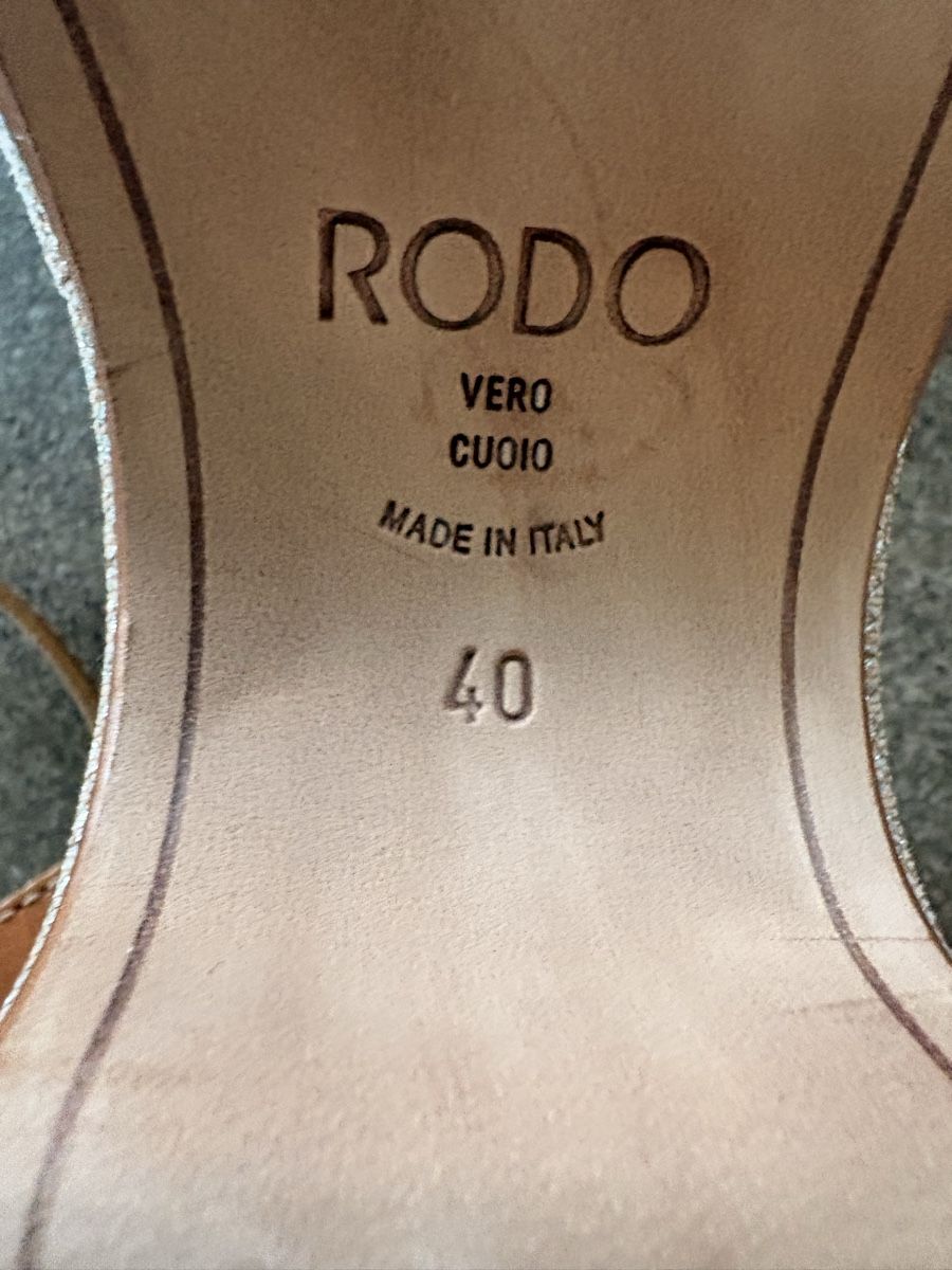 Scarpe da donna: Rodo Sandale mit Plateau und Strass Gr 40 beige – Usato da Sorengo venduto da Bipfi 6