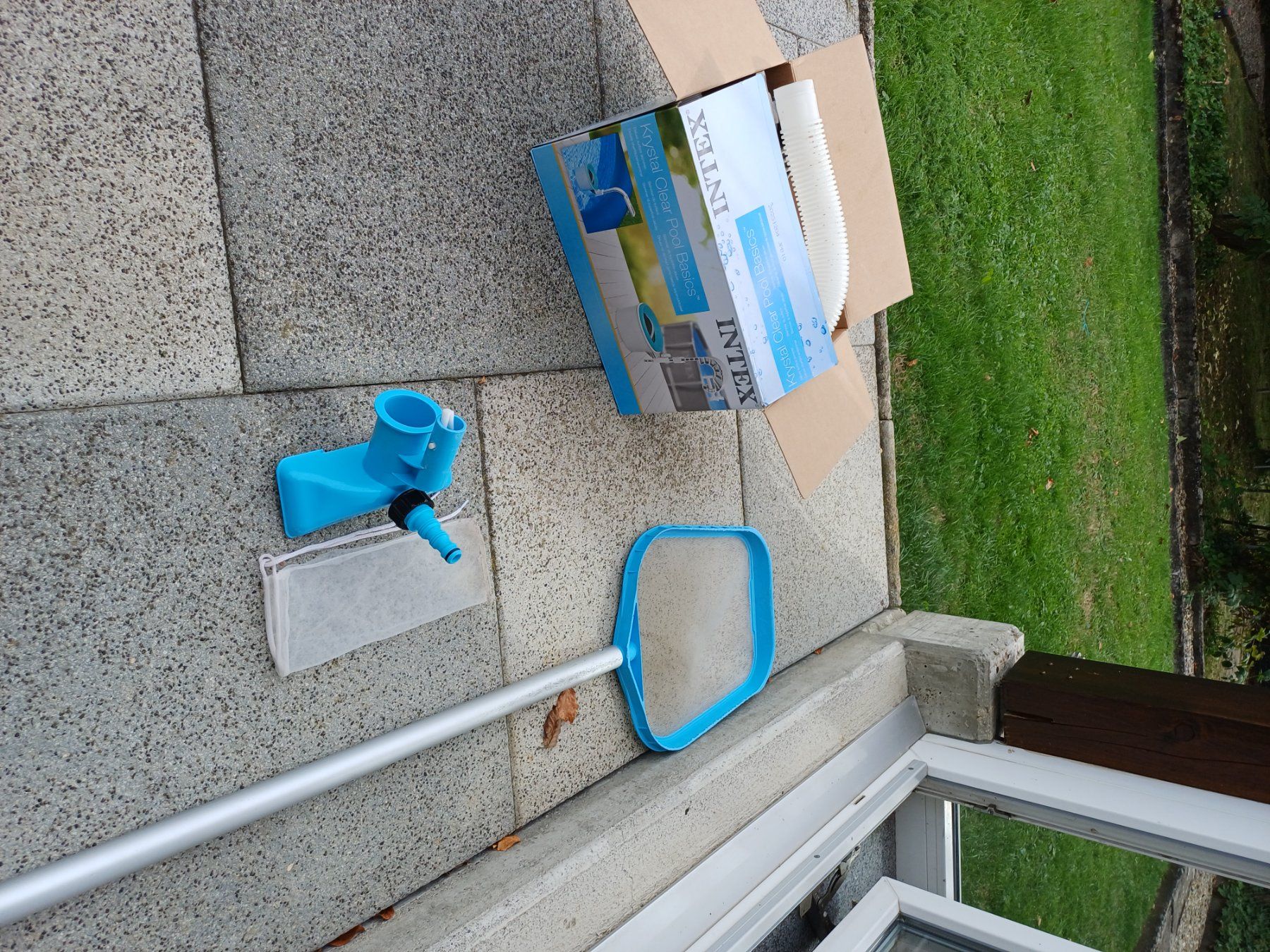 Intex Piscine: Intex Poolreinigungsset und/oder Skimmer gebraucht – Usato da Spiez venduto da zturieowpq 1
