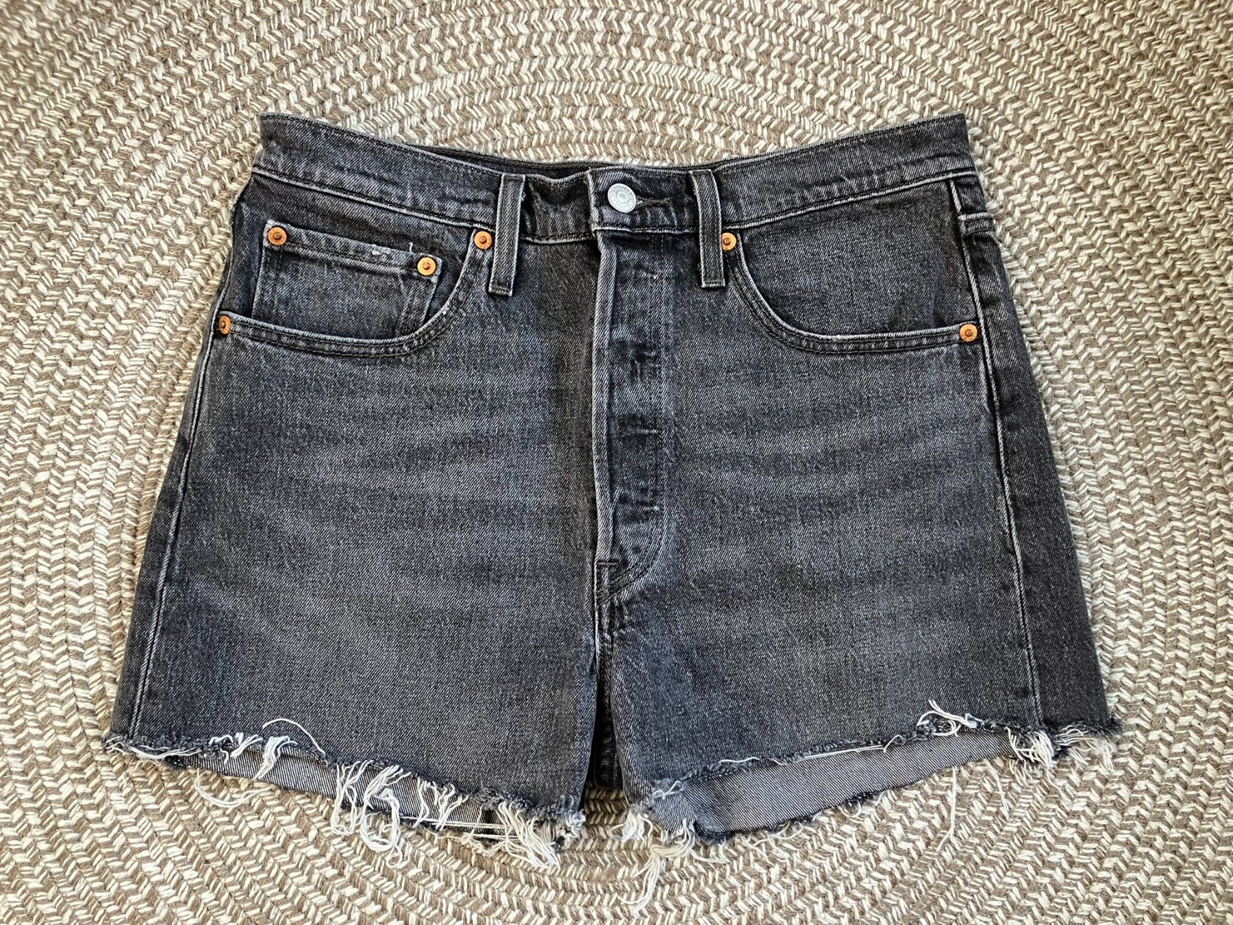 Levi's Jeans: Levi's Jeansshorts W30 – Usato da Laupen ZH venduto da kar_lfz6