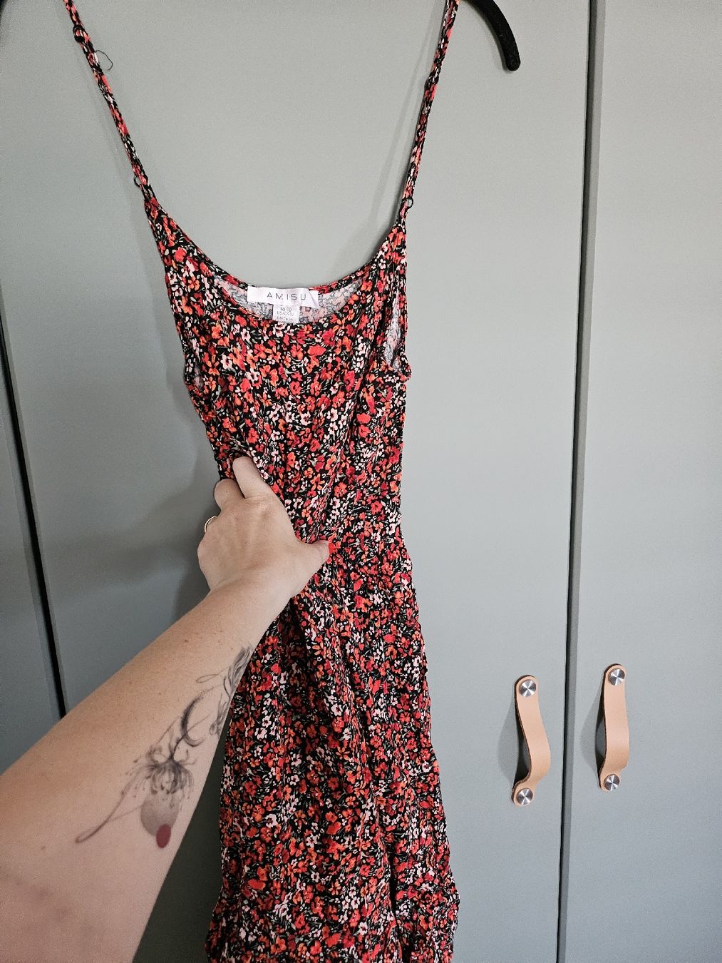 Vestiti: Jolie robe fleurie – Nuovo (secondo la descrizione) da La Tour-de-Peilz venduto da mar_2r26