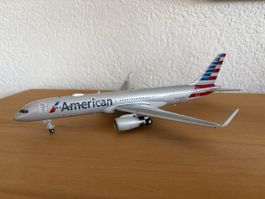 Gemini Jets 1:200 American Boeing 757-200 N203UW