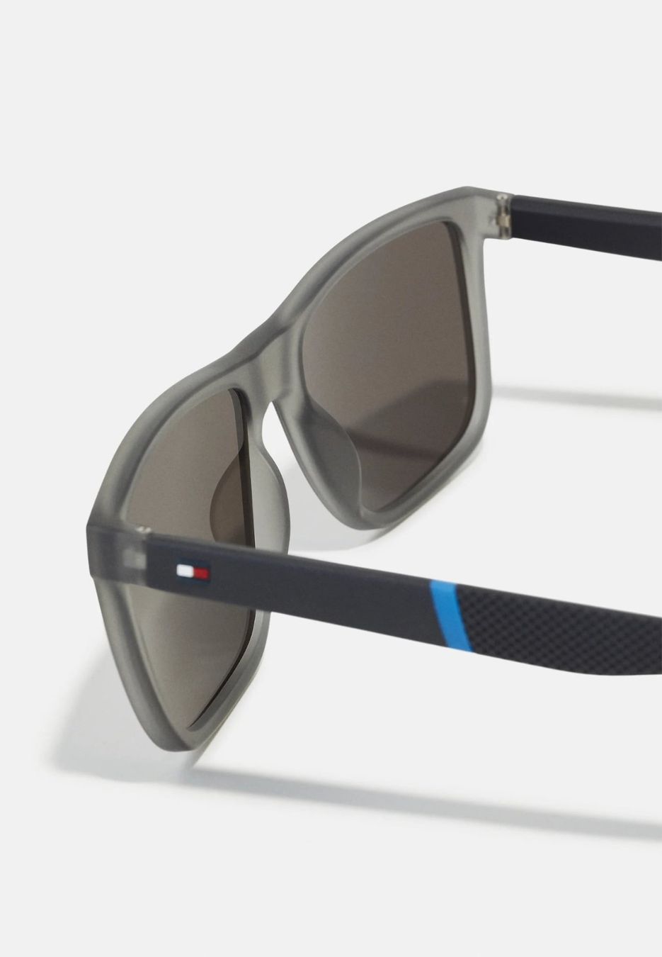 Tommy Hilfiger Occhiali & Lenti: Tommy Hilfiger Sonnenbrille - matte grey – Nuovo e nell'imballaggio originale da Aarburg venduto da 69daros 1